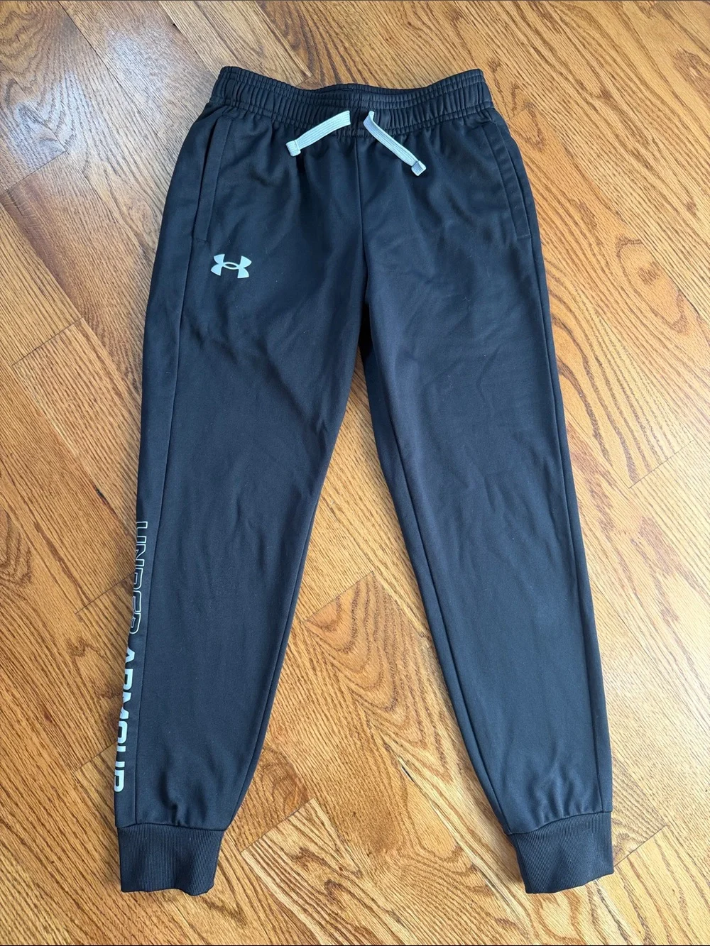 Boy’s Under Armour Joggers. Size Small. Like New Condition.